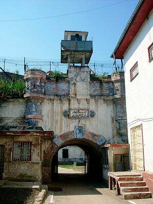 ворота тюрьмы Жилав12а